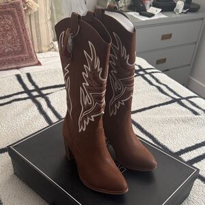 NWT mia cowgirl boot